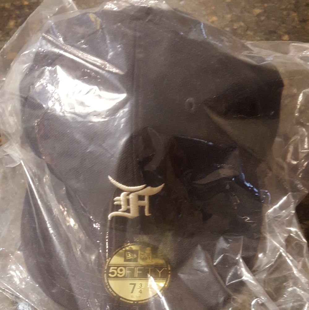 Fear of god essentials new era 7 3/4 blue - Picture 1 of 3